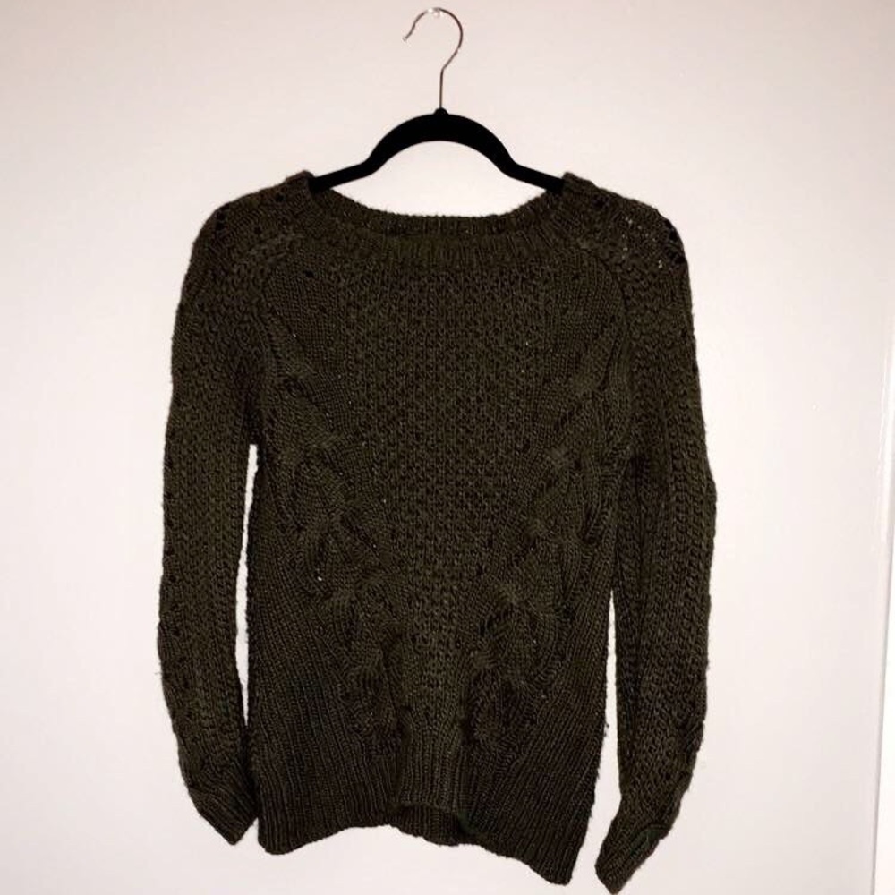 WARM AND STYLISH OLIVE GREEN SWEATER!